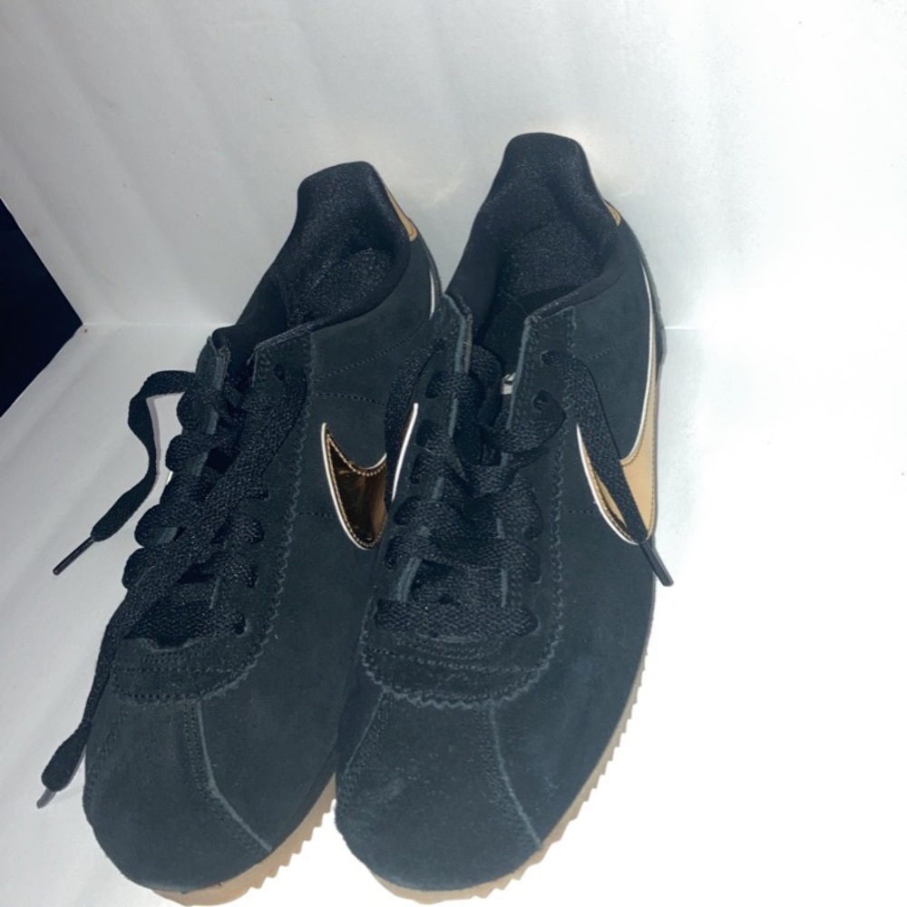Nike Classic Cortez Black/Metallic gold
